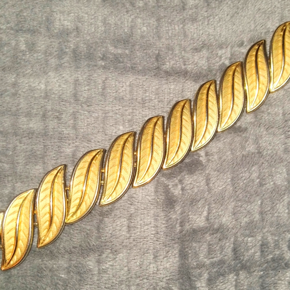 Trifari - Gold Tone Link Bracelet 7" Total Length **Read Description**